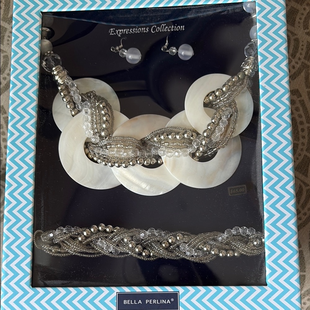 Bella Perlina Silver and Cream Jewelry Set